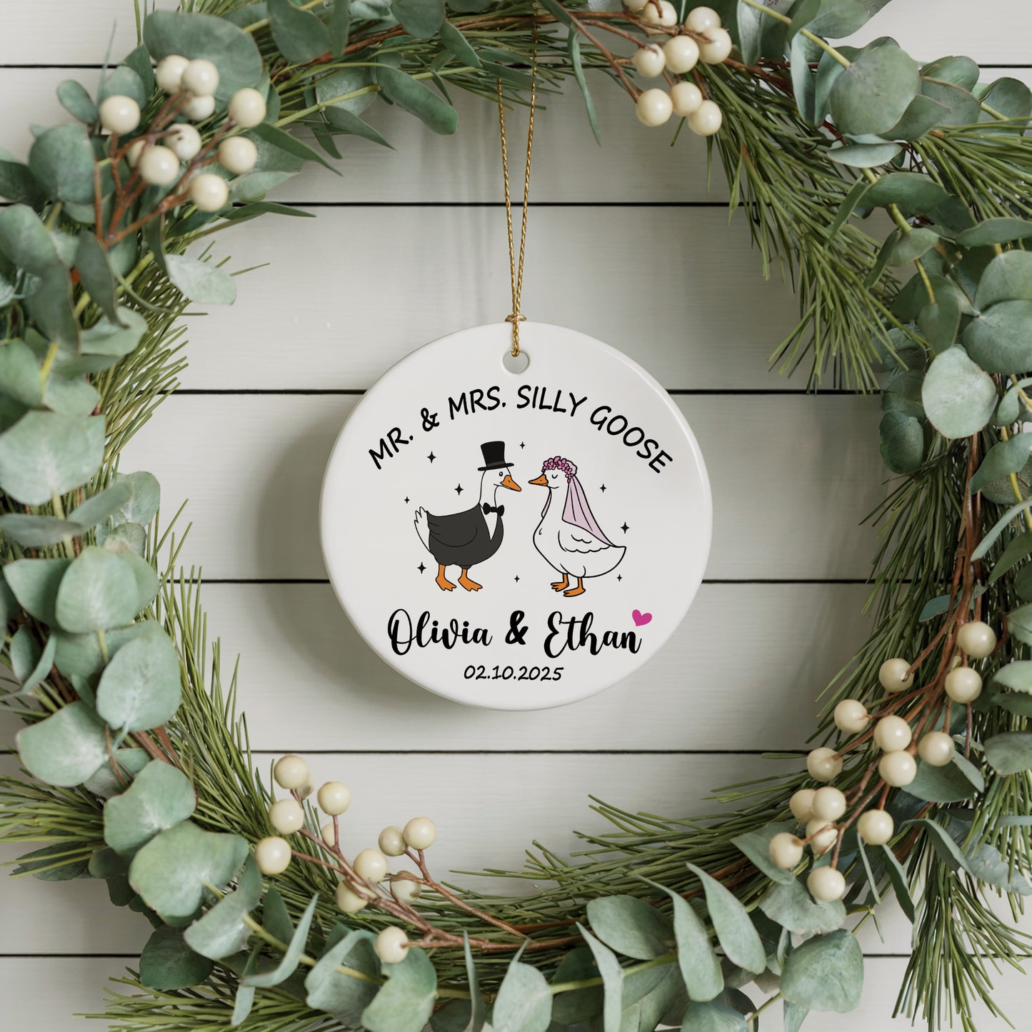 Personalized Mr. and Mrs. Goose Ornament: Charming Wedding Souvenir