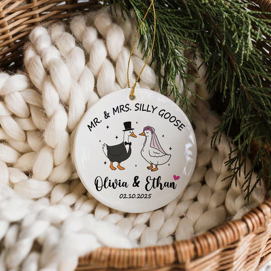 Personalized Mr. and Mrs. Goose Ornament: Charming Wedding Souvenir
