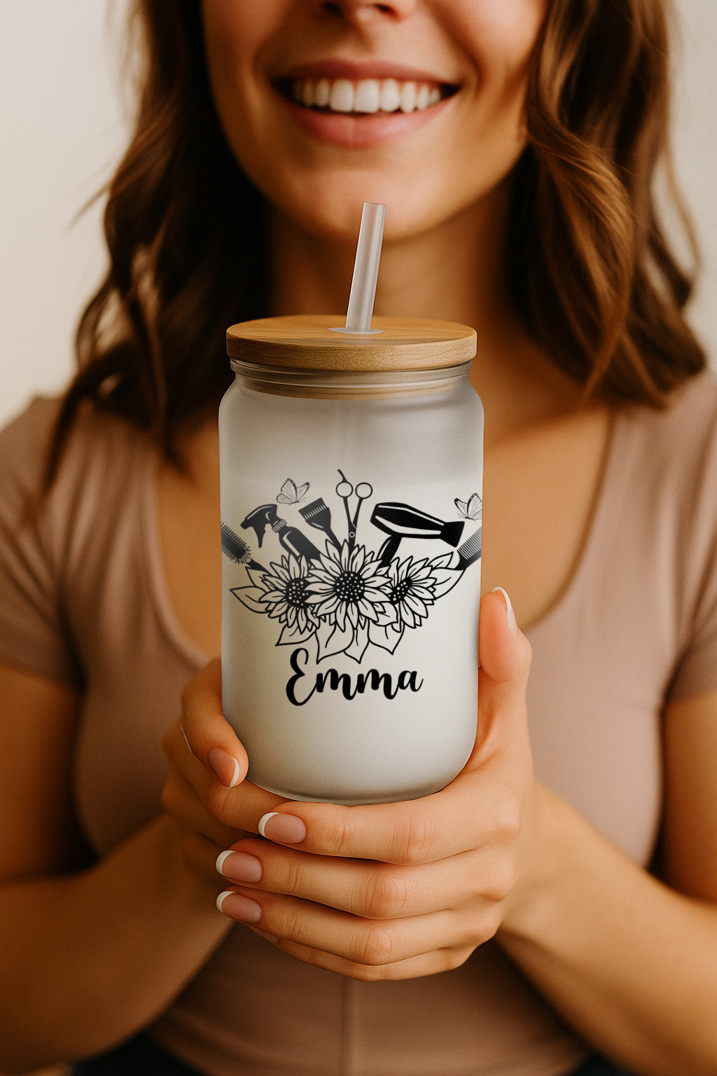 Floral Hair Stylist Tumbler, Personalized Coiffeur Smoothie Cup with Bamboo Lid.