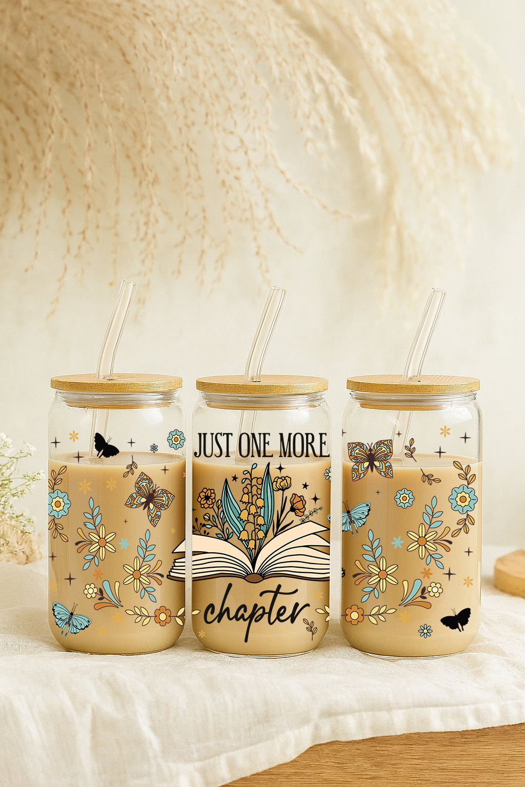 Floral Frosted Glass Tumbler, Ideal for Book Enthusiasts.